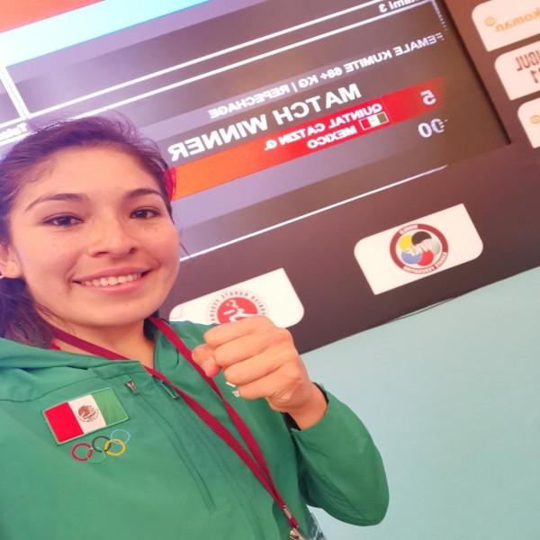 A una patada del bronce